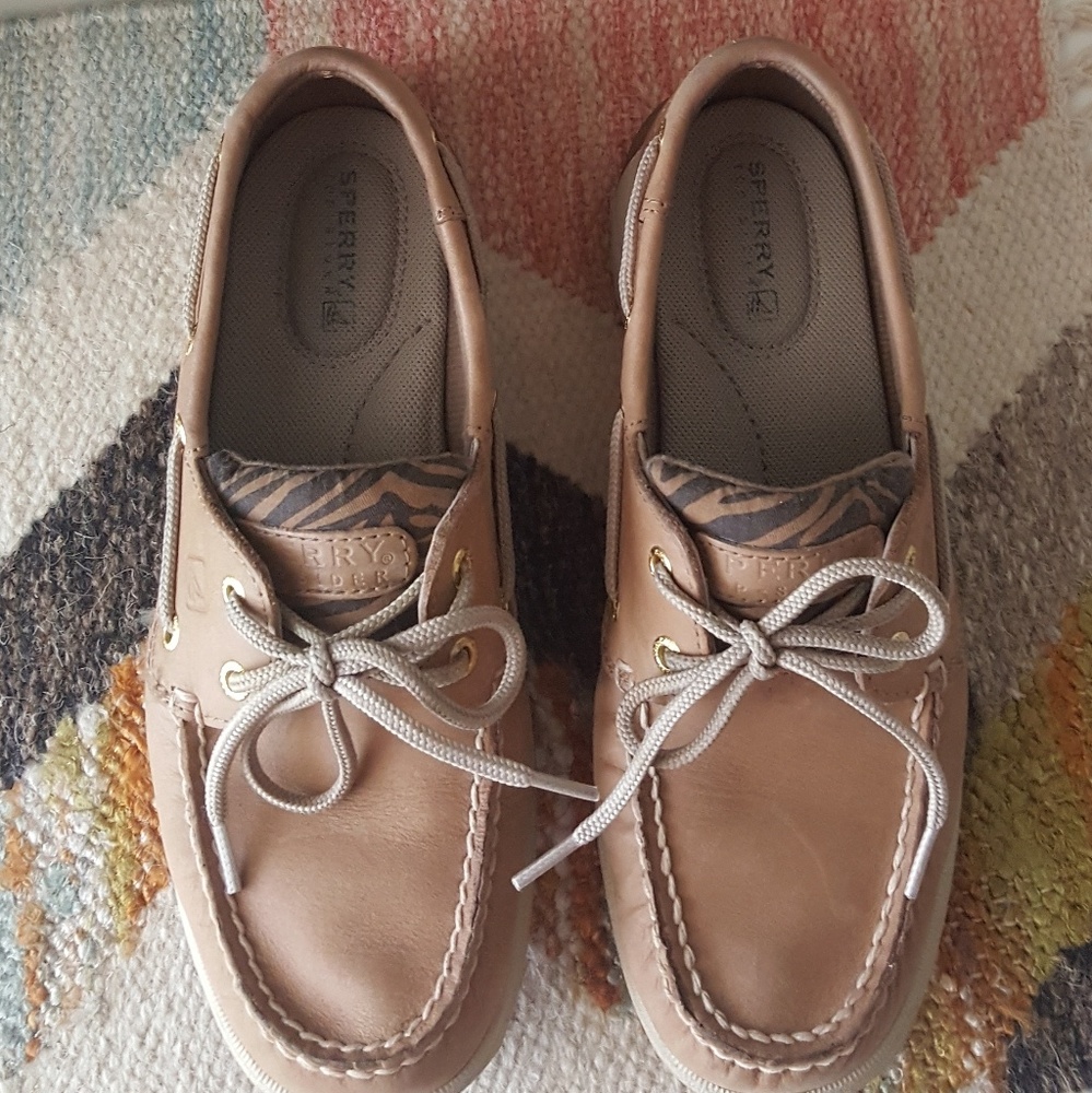 Sperry - Picture 2 of 5
